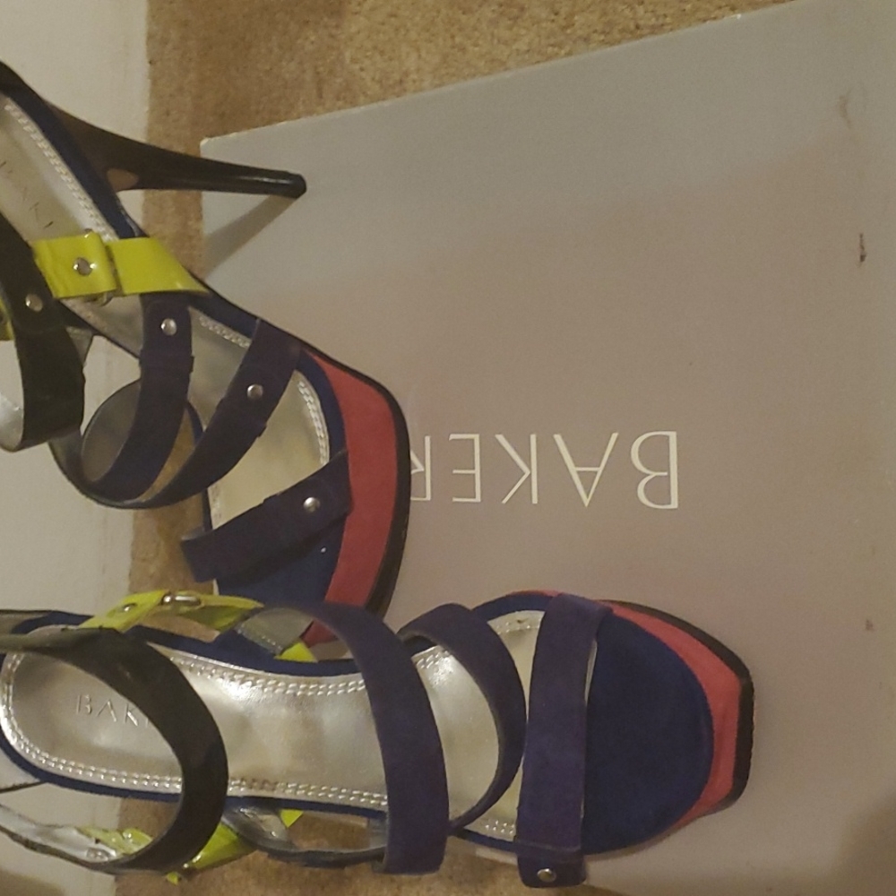 Platform style hill multicolored